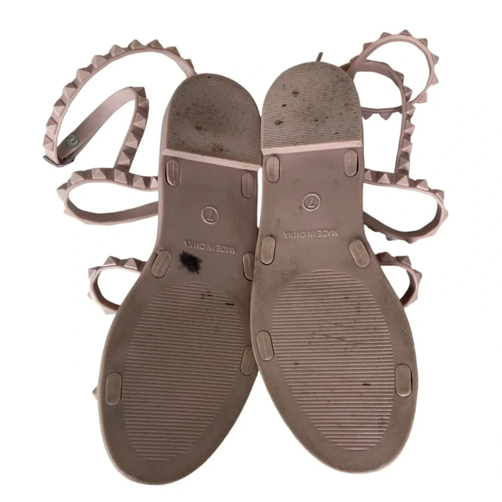 Steve Madden Travel J strappy studded neutral sandal women's SZ:‎ 7